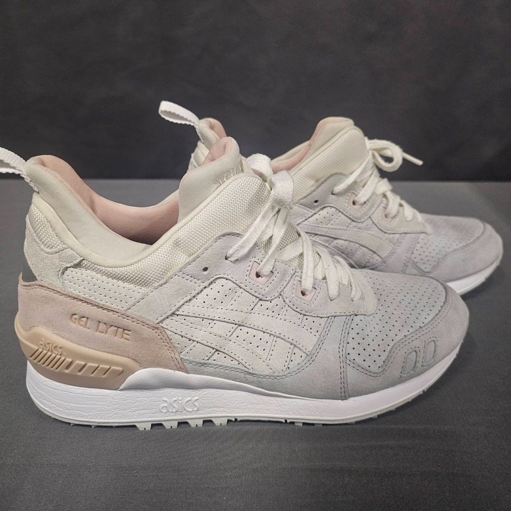 Asics Gel-Lyte Women’s Sneakers in Light Gray and Pale blush Pink